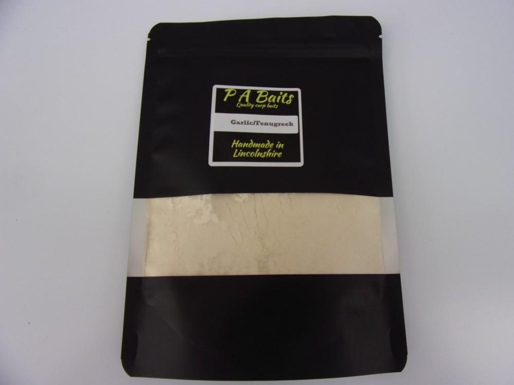 Garlic and fenugreek powder boilie rolling bait making