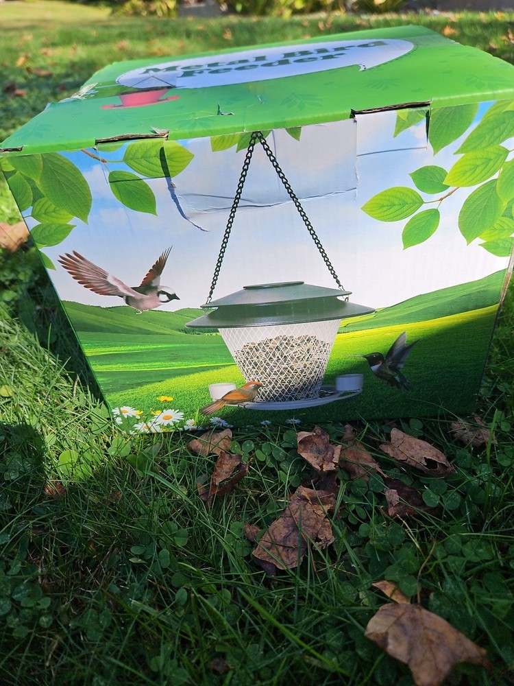 Solar Metal Birdfeeder