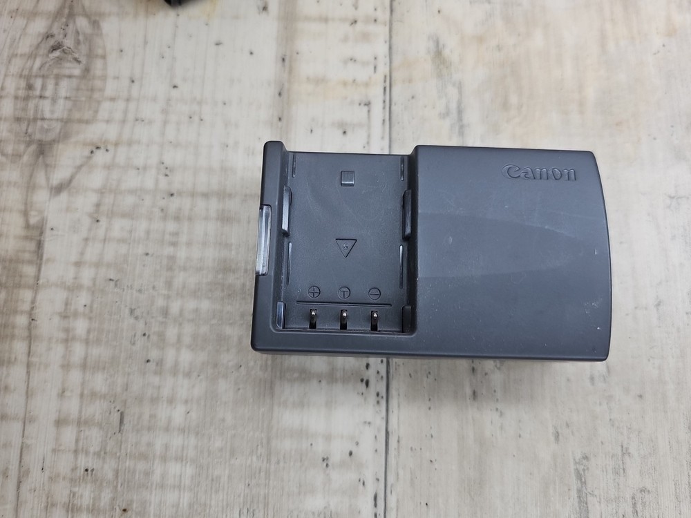 Canon PowerShot S70 7.1MP RAW CCD Digital Camera Bundle Box Papers 2 Batteries C