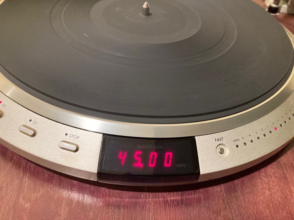 Victor / JVC TT-101 Top model turntable with long tonearm