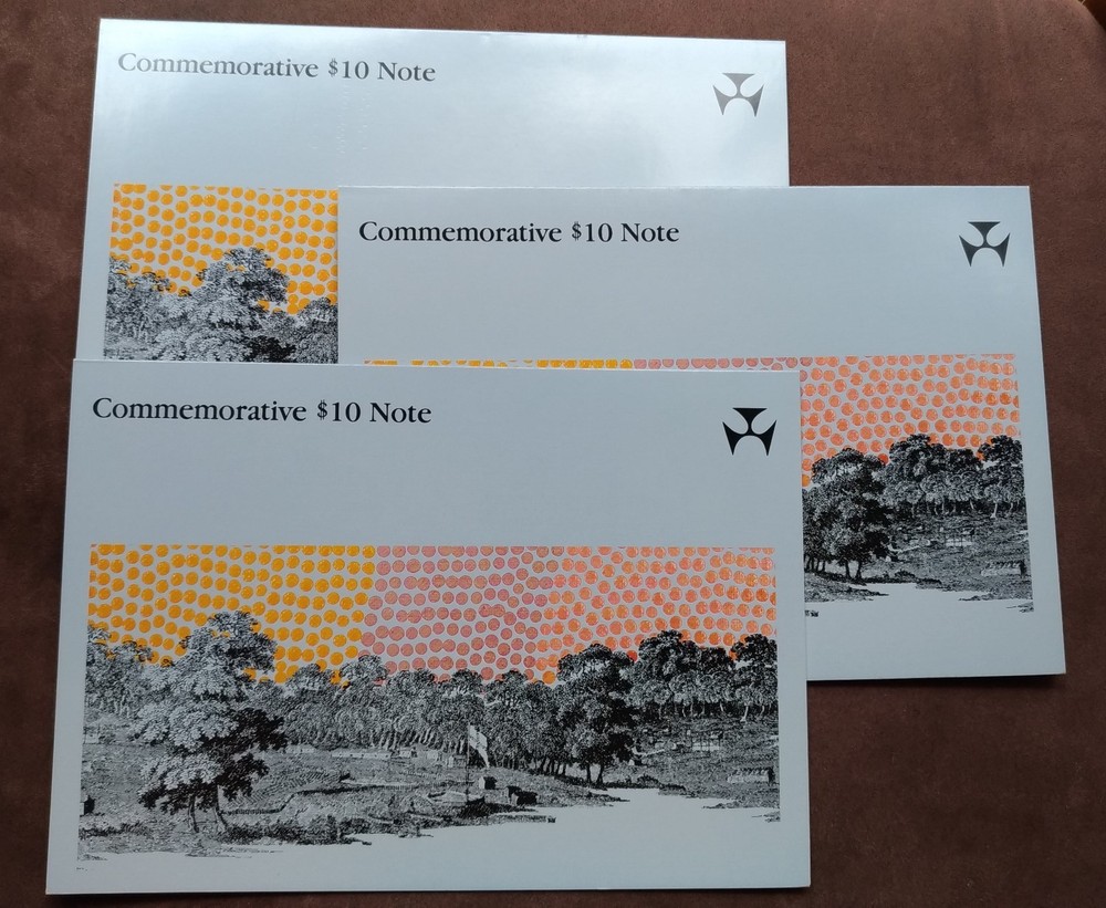 1988 Johnston, Fraser Australian $10, 3 x consecutive banknotes folders A01