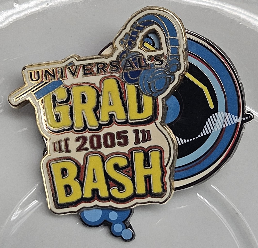 Universal Studios Orlando GRAD BASH PIN 2005