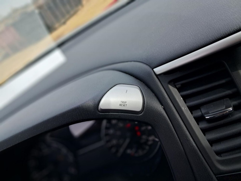 PATHFINDR 2017 Glove Box 5024428