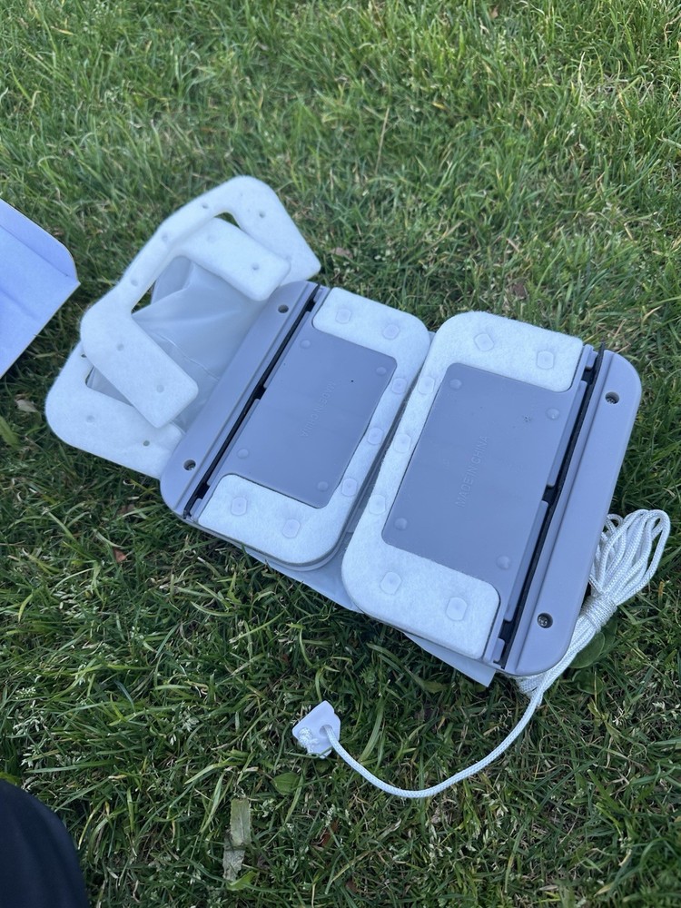 Magnetic Windshield Cleaner Tool – Double Sided Car Window Glass Wiper