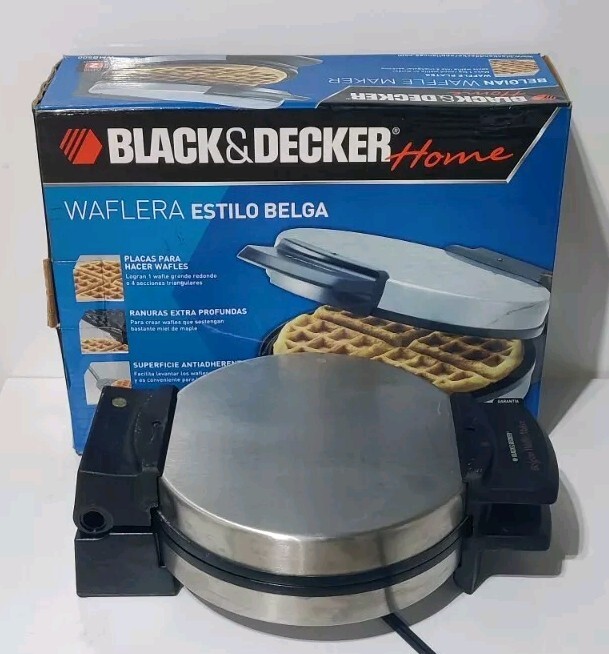 BLACK & DECKER Belgian Waffle Maker WMB500. Works Good