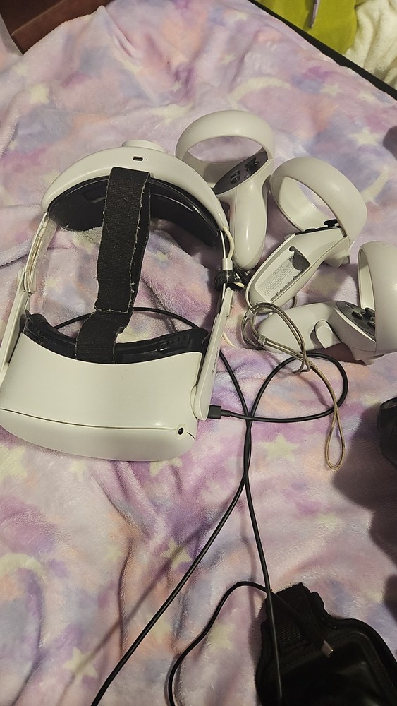 Meta Quest 2 VR Headset 128GB with Controllers works! (READ DESCRIPTION)