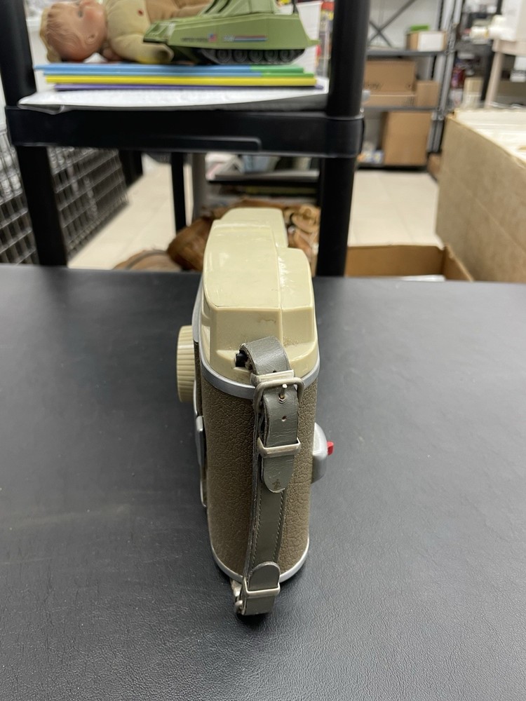 LVintage Polaroid Model 800 Folding Camera, Leather Strap, Untested, Instant