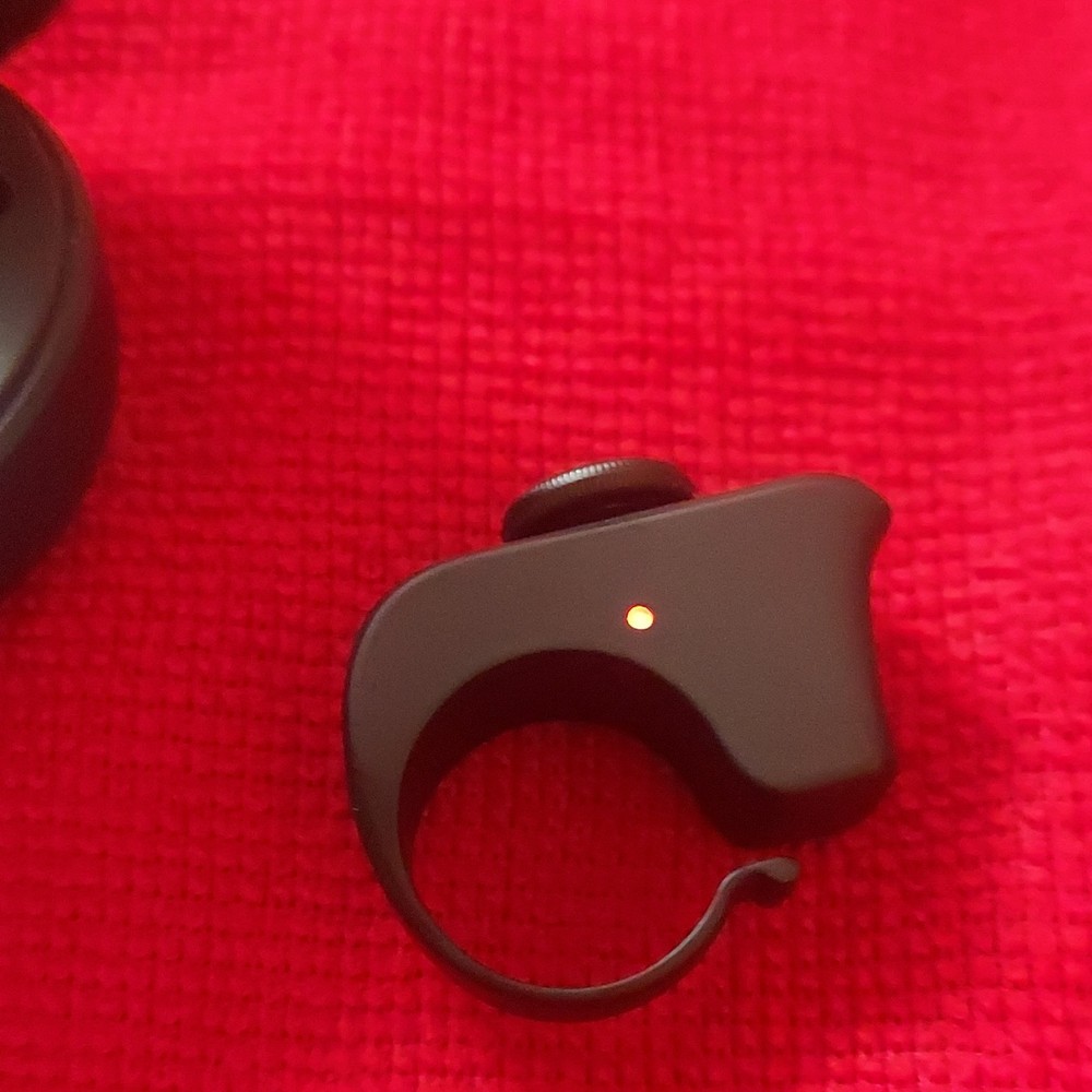 TikTok Scrolling Ring Remote Control, Camera Shutter Remote, Wireless Black