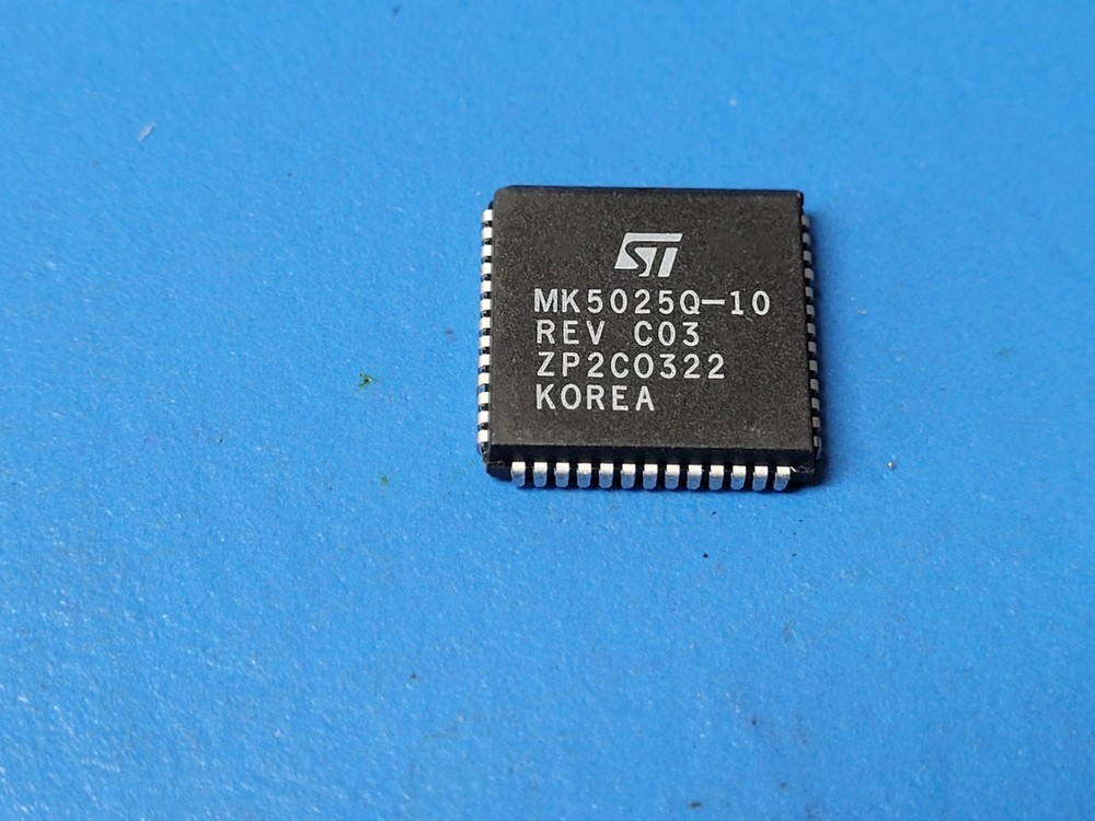 (1 PC) MK5025Q-10 STMICRO Serial I/O Controller 1 Channel 0.875MBps CMOS PLCC52