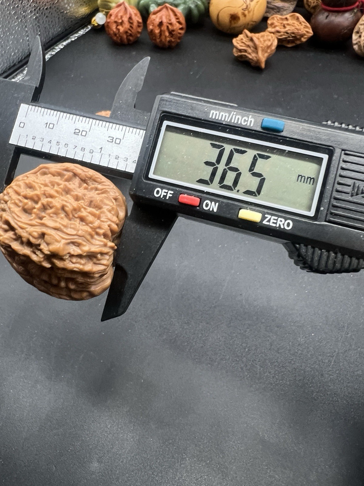 Pair of Match Chinese Health Walnut Collection36×38×36.5mm 精配文玩核桃～闷尖涿鹿南疆石