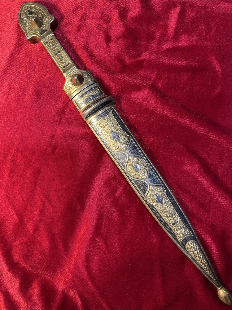 FINE SILVER AND NIELLO CAUCASIAN KINDJAL DAGGER , 20cent. (40 cm).