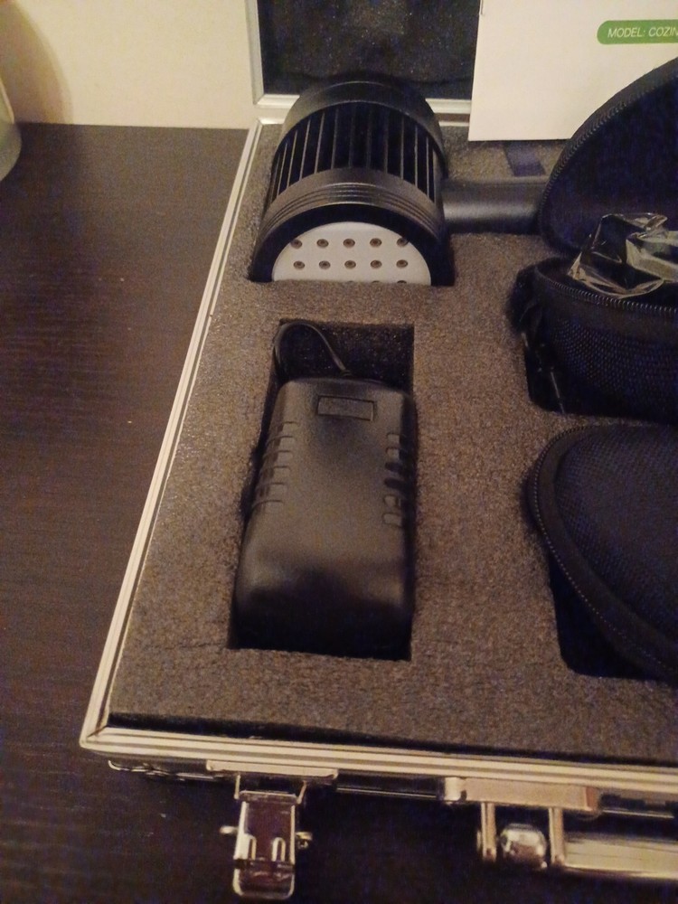 PAIN RELIEF LASER THERA COZING-T05 includes the main device, a case, two goggles