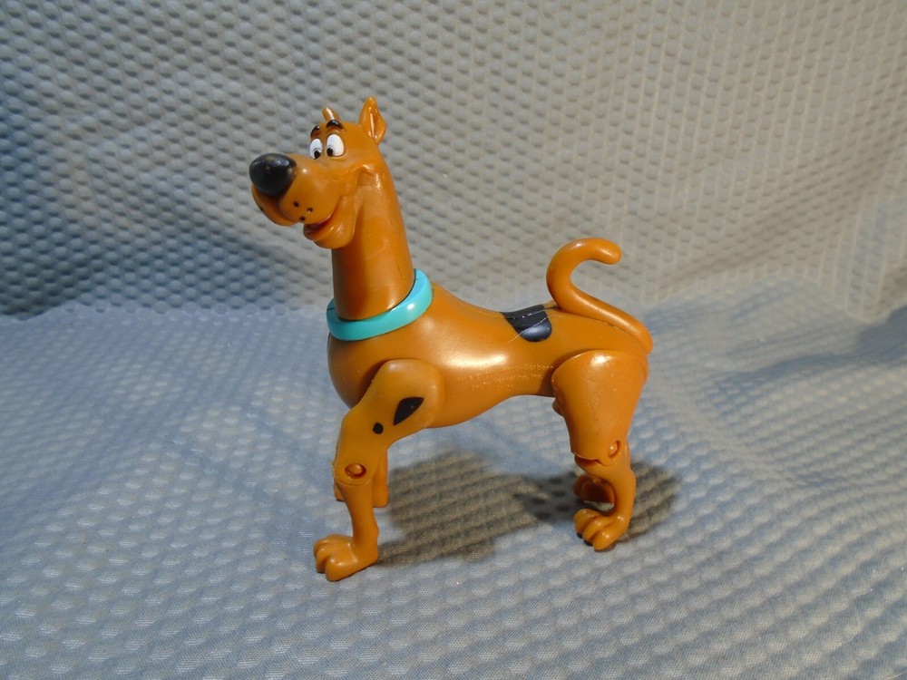 2001 HANNA BARBERA POSEABLE SCOOBY-DOO 4" ACTION FIGURE (H5)