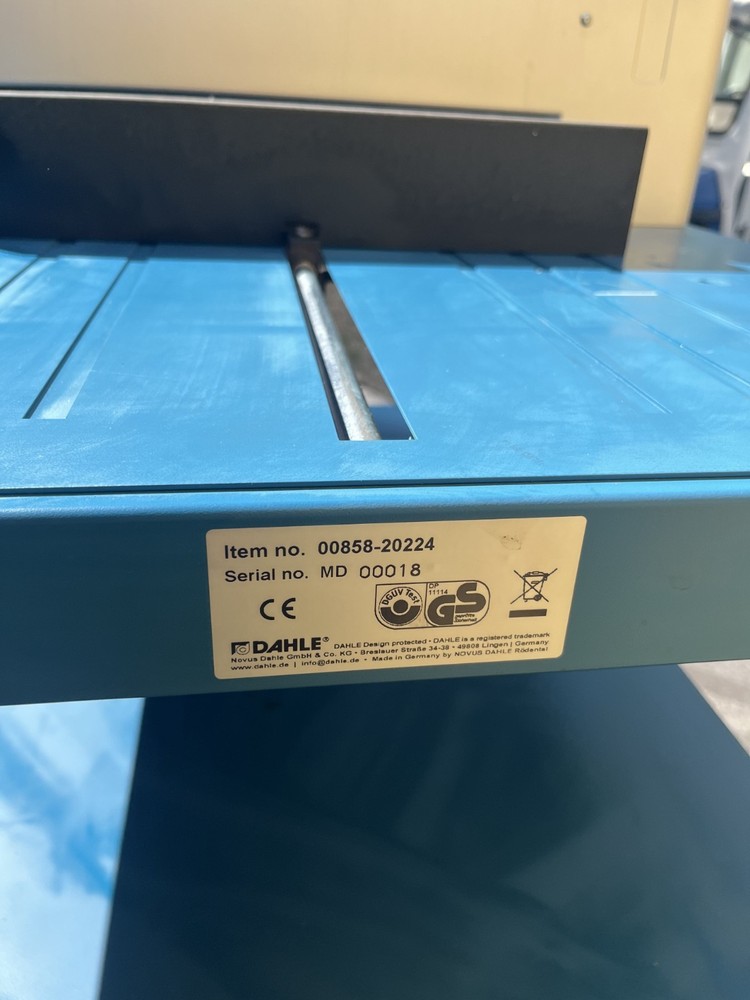 Dahle 858 Premium 18-1/2" Stack Paper Cutter w/Stand