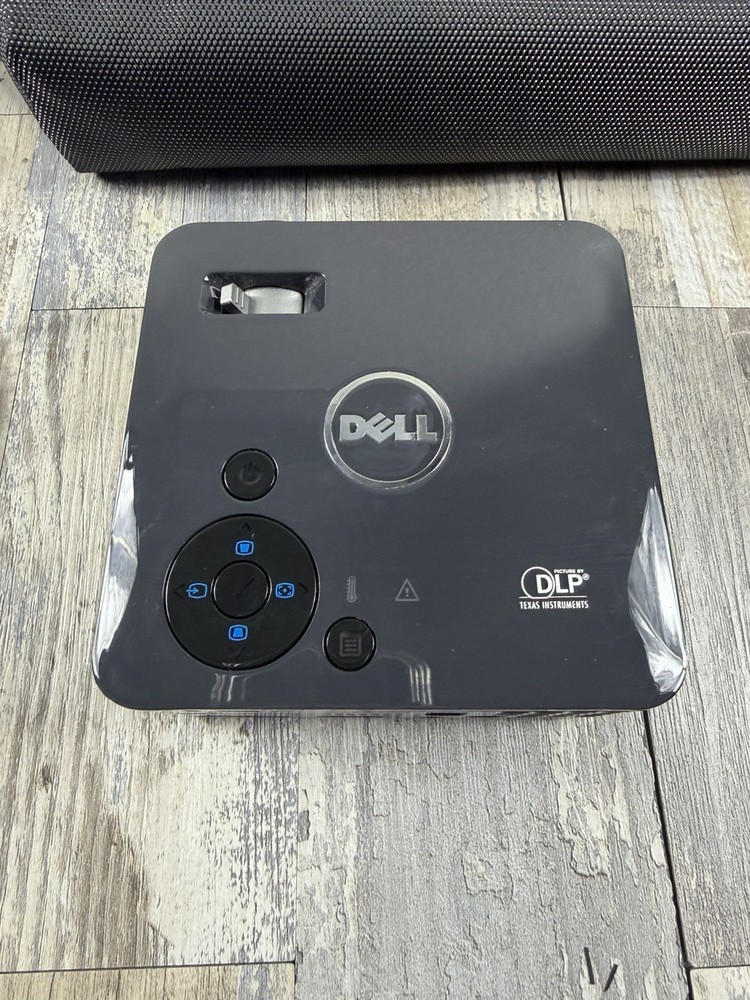 Dell M115HD LED DLP Mini Mobile Projector Bundle