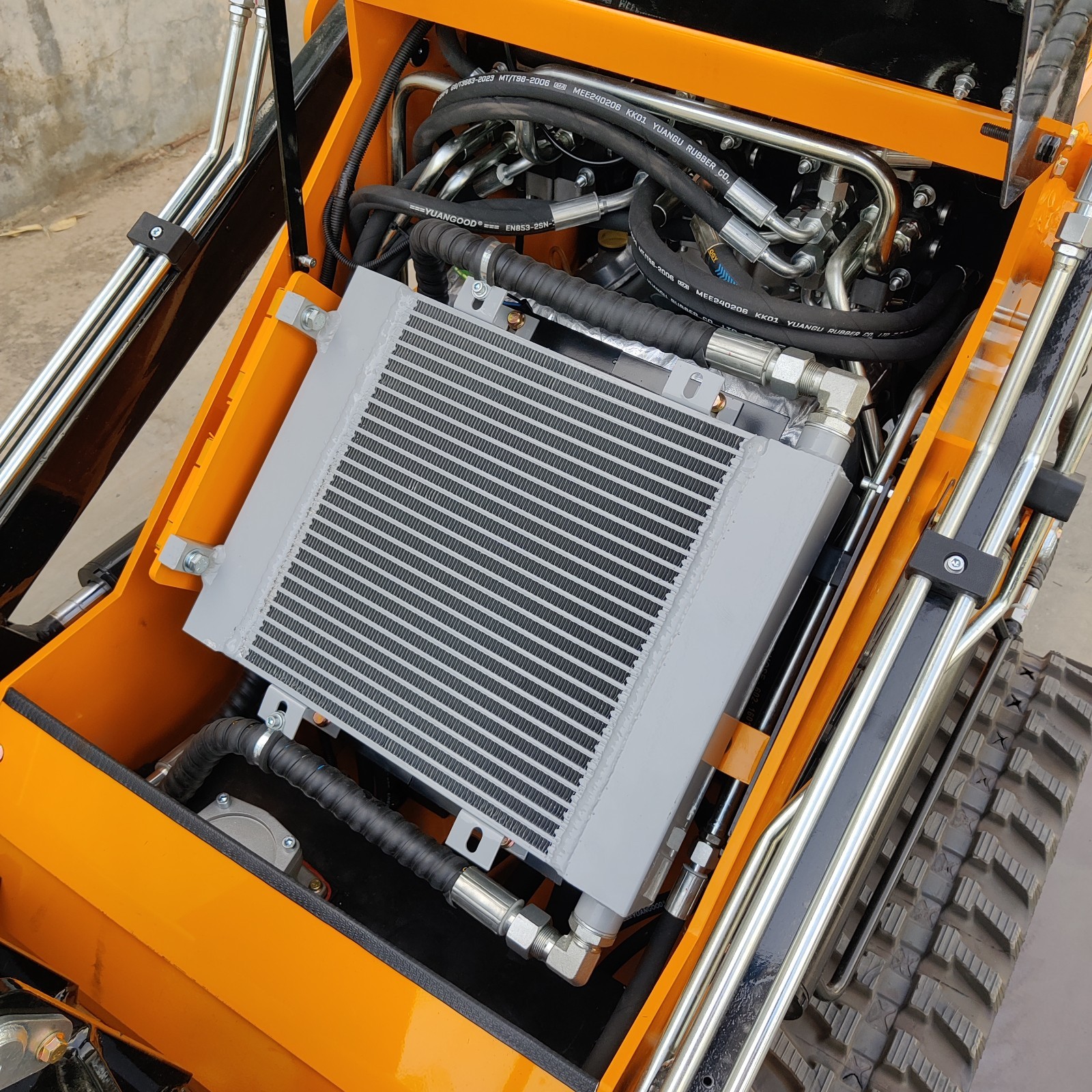 Free Shipping Mini Skid Steer Loader TYPHON STOMP 501 Compact Track 23.5 HP Gas