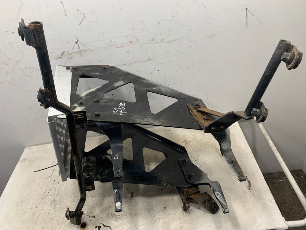 2005 Kenworth T2000 Frame Step (722-10191)