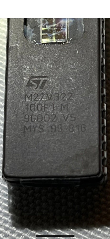STMicroelectronics M27V322-100F1 M27V322 UV EPROM CDIP40 x 1PC