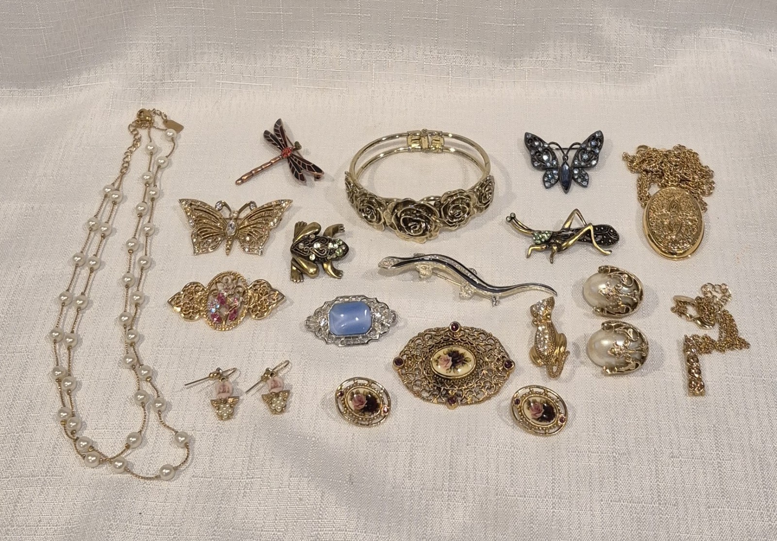 1928 Brand Jewelry Lot Brooches Necklaces Earrings Bracelet EUC Free Ship