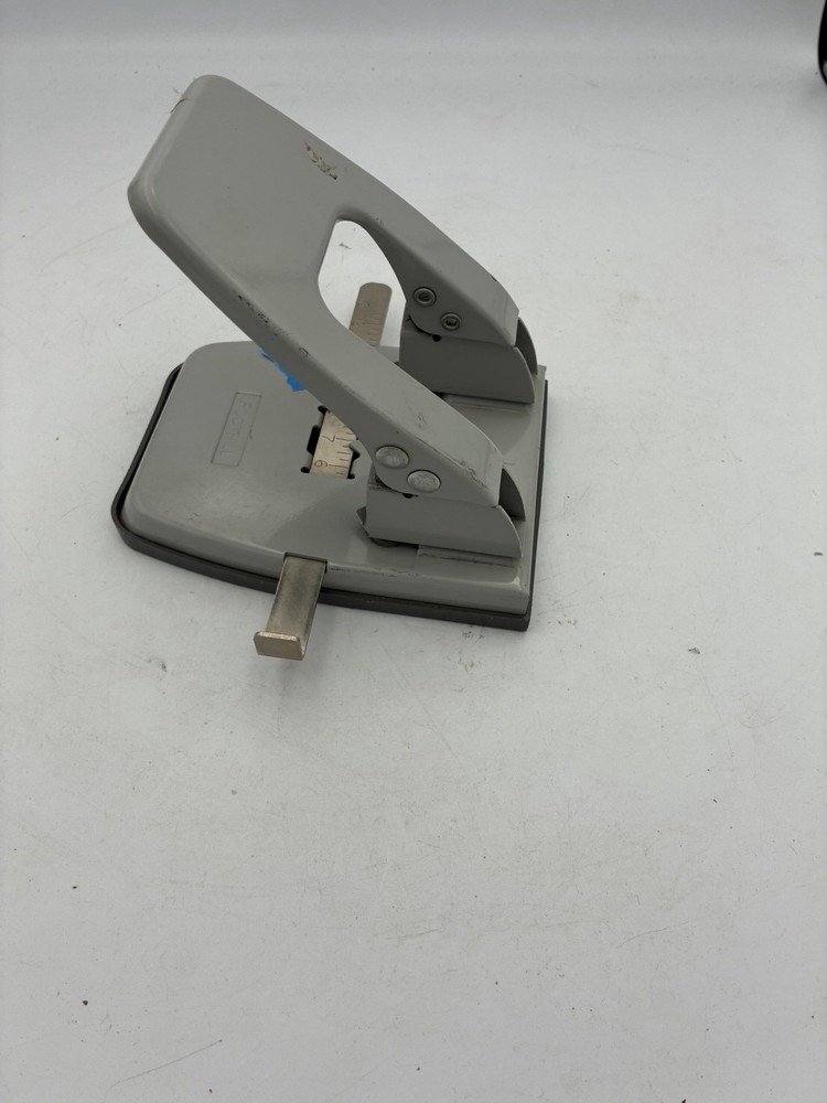 Heavy-Duty 2 Hole Punch 20 Sheets