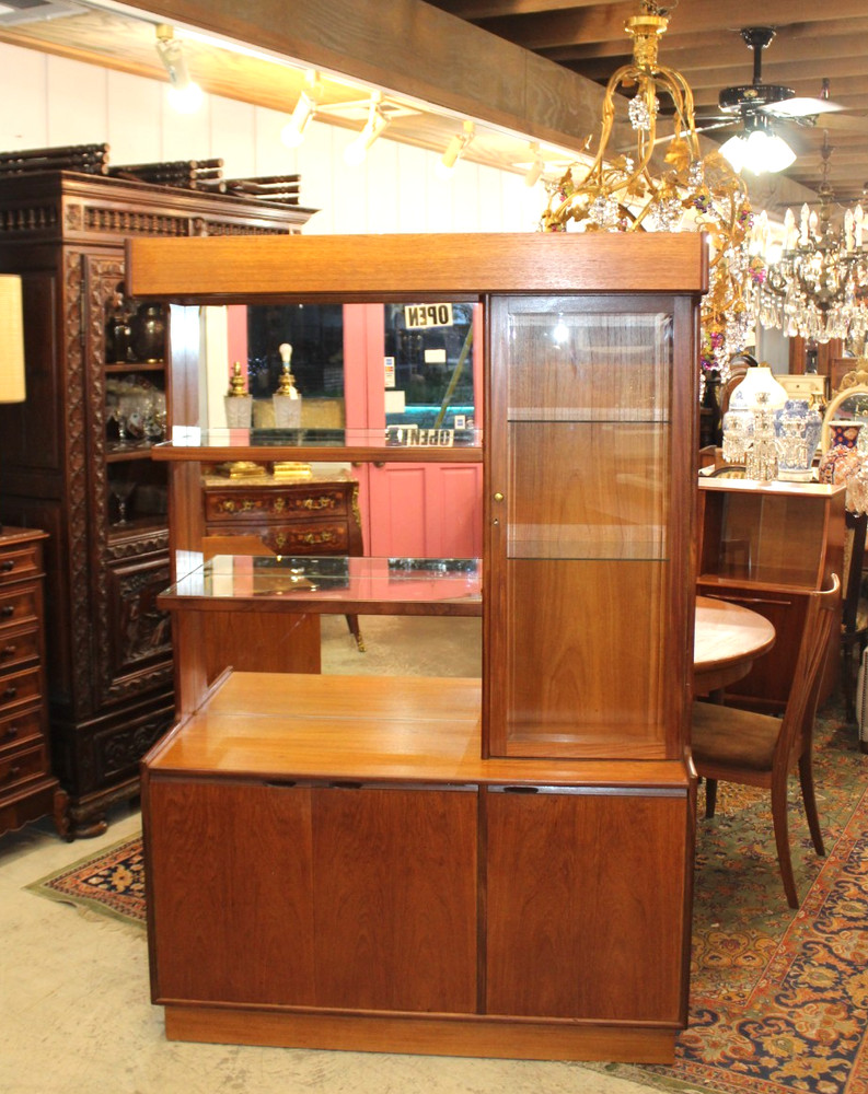 Mid Century Modern Teak Display Cabinet / Buffet / Sideboard W Light