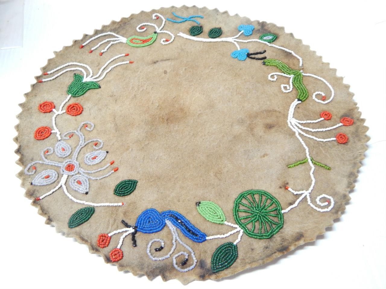 ANTIQUE WOODLANDS CREE / CHIPPEWA INDIAN BEADED BRAIN TANNED HIDE MAT -c1890-20s