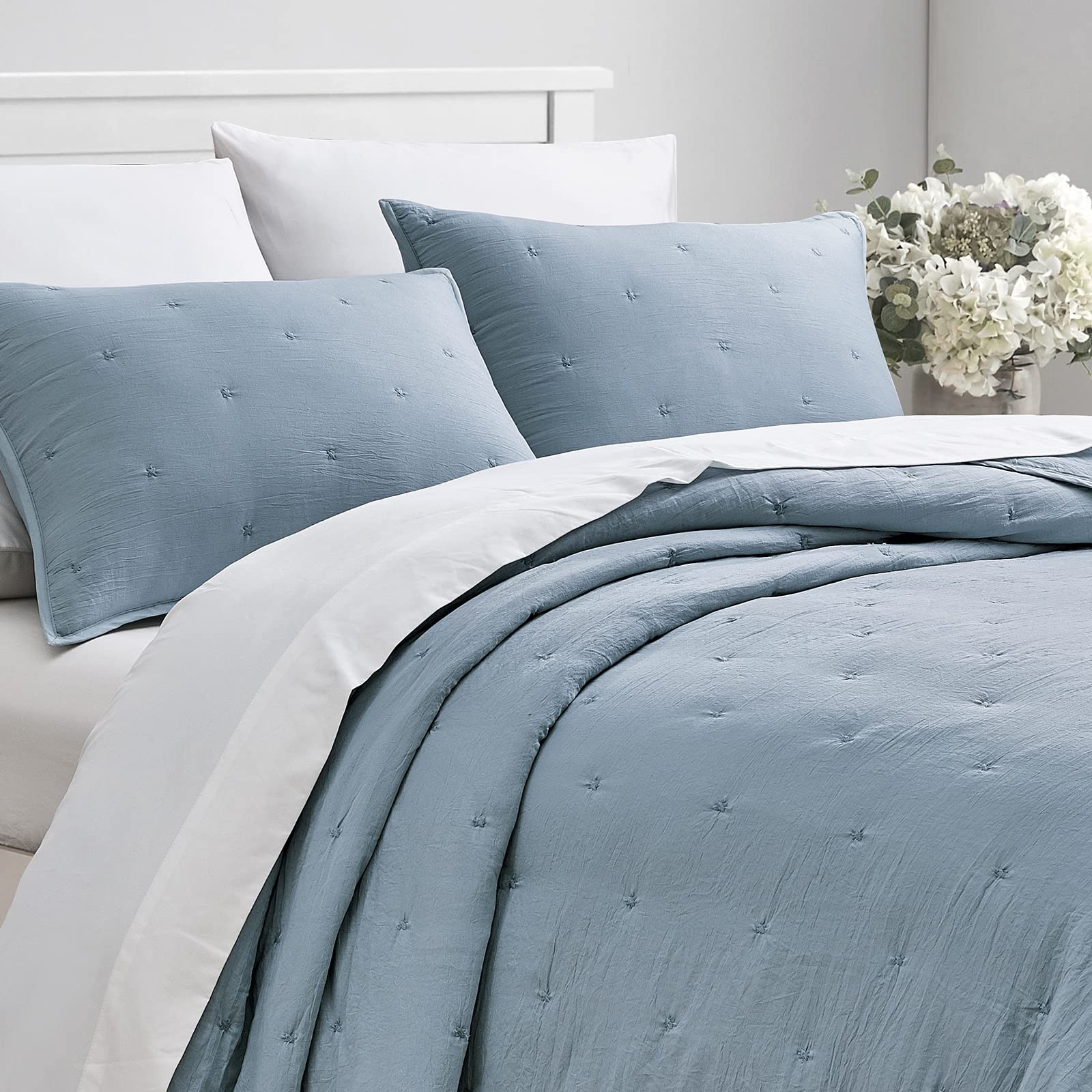 BOURINA Embroidery Quilt Set 3-Piece Oversized King Quilt Set Pre-Washed Microfi