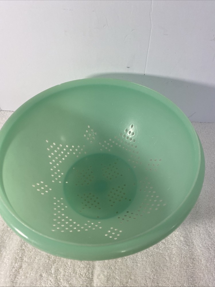 Vintage Tupperware Green Colander #339-2 9”