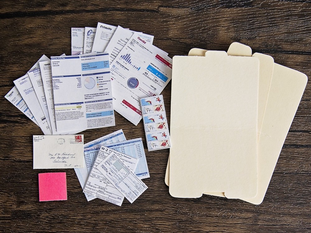 1/6 Scale Miniature Office Set 2 - 3 File Folders, 14 Documents, 1 Sticky Notes