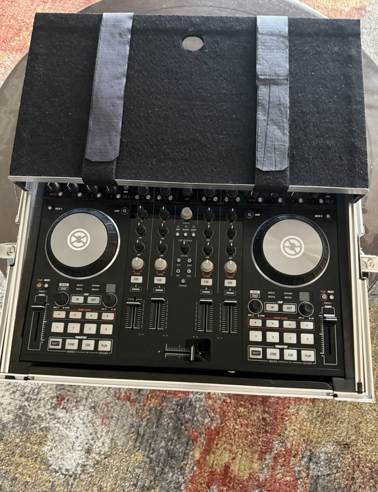 Native Instruments Traktor Kontrol S4 MK2+Case  Pro DJ Controller 4-Deck PCDJ