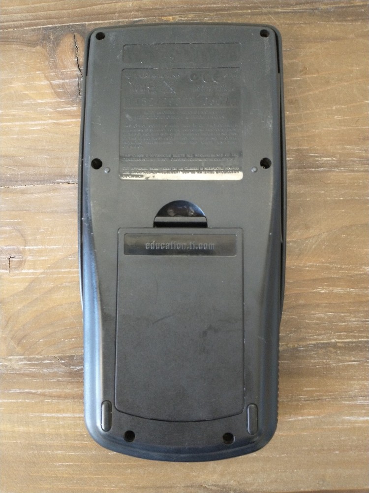 Texas Instruments TI-83 Plus Graphing Calculator *TESTED* small screen flaw