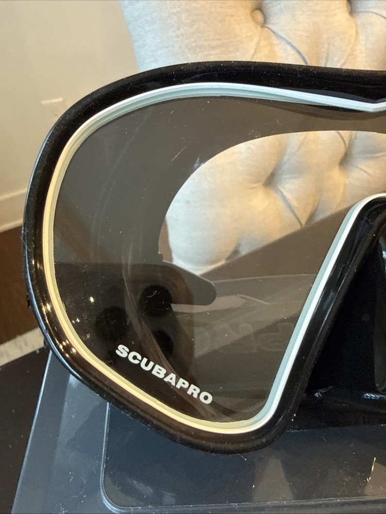 ScubaPro SOLO Mask Black White