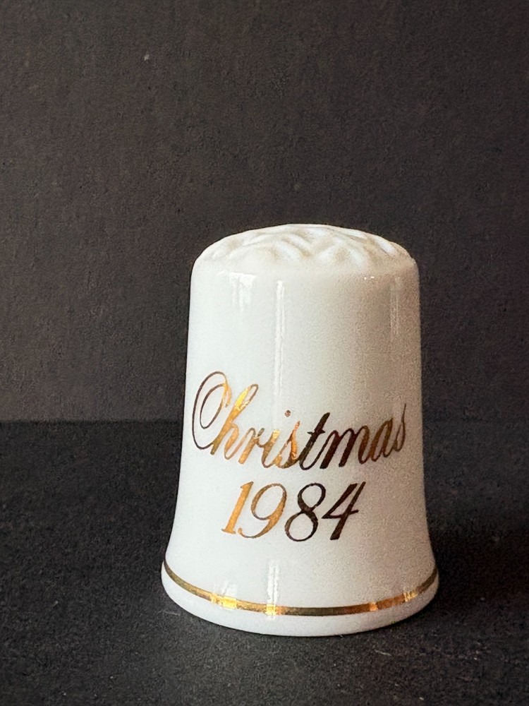 Avon Christmas Thimble 1984
