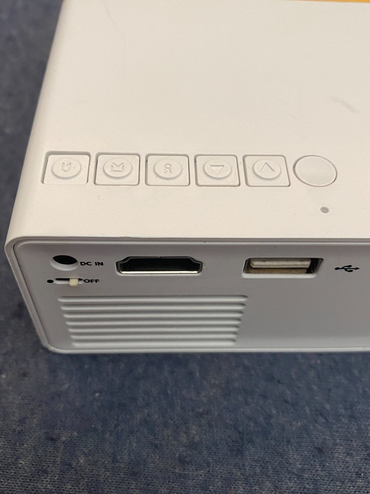 Mini Projector Rohs High Resolution LED projector W/Remote bundle Instructions