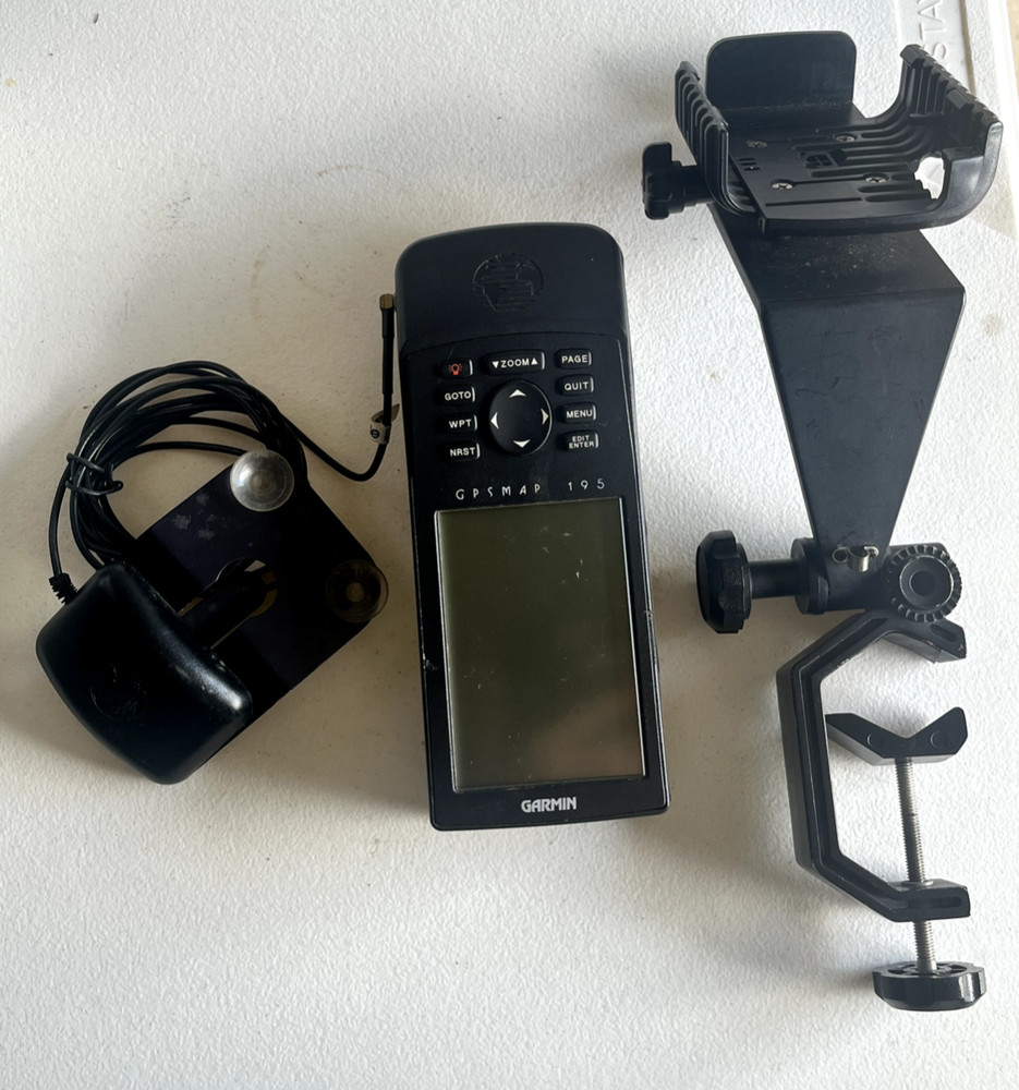 Garmin 195 GPSMAP with Antenna and  Yoke Mount