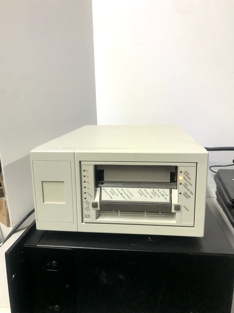 Vintage QUANTUM 8mm DLT External SCSI Drive DAT Model TH3BA-YF w/Ctrl Card&CBL