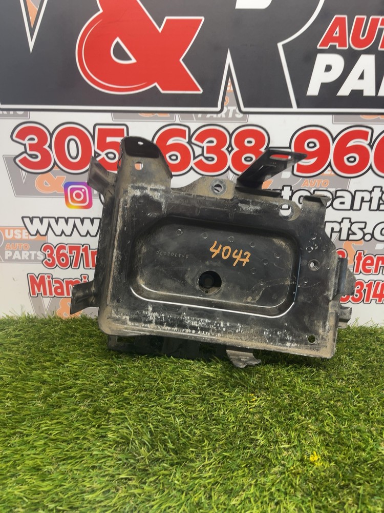 ✅ 2018 CHEVY EQUINOX Battery Tray OEM