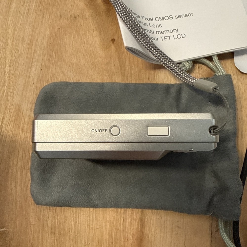 Hitachi HDC-570AS Digital Camera 5MP, Silver Please Read
