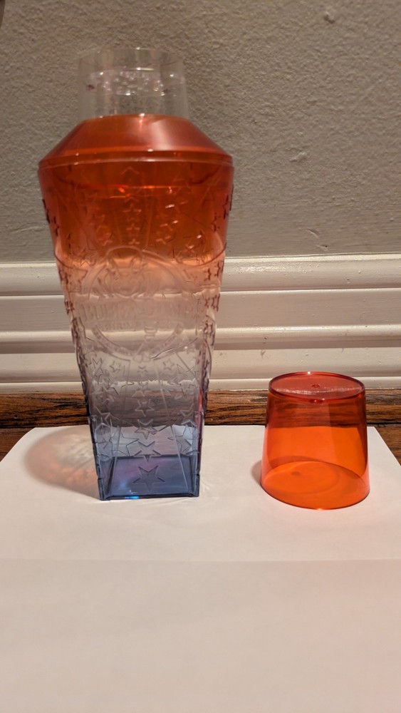 Bubba Gump Shrimp Co. Star Pattern Plastic Martini Shaker Set