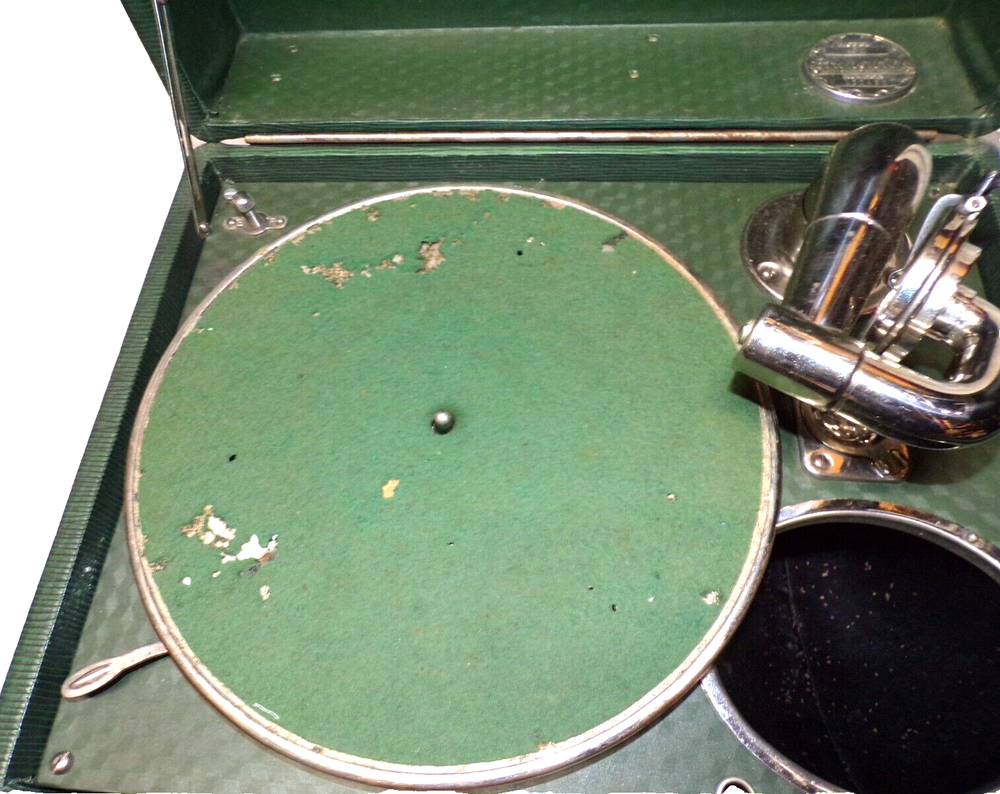 BRUNSWICK PORTABLE DISC PHONOGRAPH MODEL 102