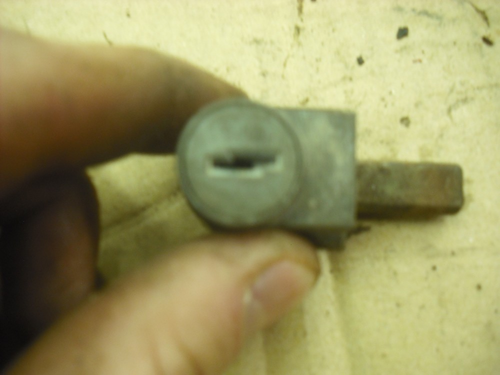 1976 Suzuki GT 380 front fork lock triple tree lock security
