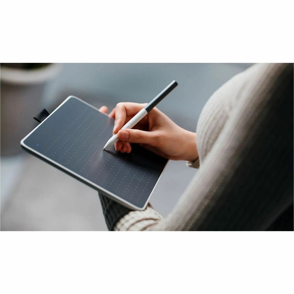 Wacom One Creative Pen Tablet Medium - Black - Bluetooth - CTE-6110WLW0A