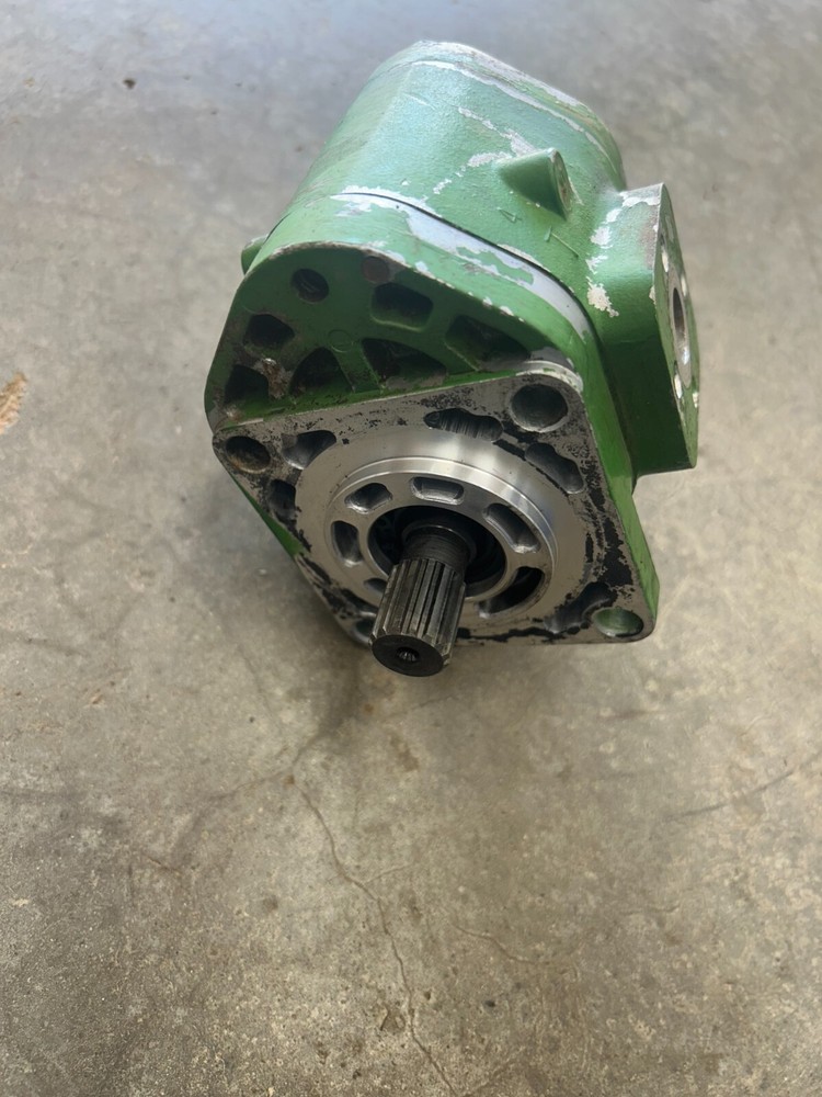 CH13990 John Deere 850 - 1050 Hyd Pump