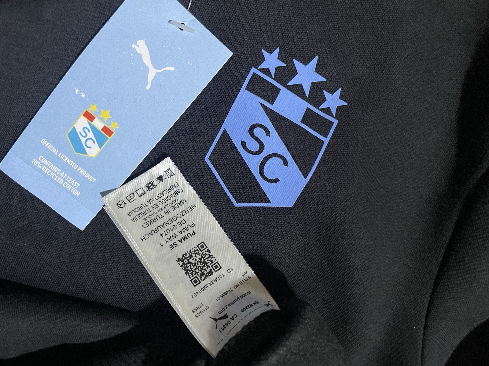 PUMA POLERA CON CAPUCHA FUTBOL SPORTING CRISTAL PERU