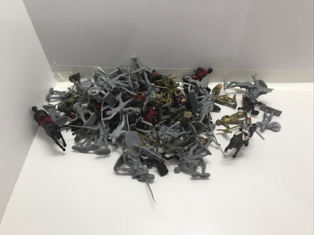 Knights Play Set 85 Pieces Mixed Lot Includes a Playmat