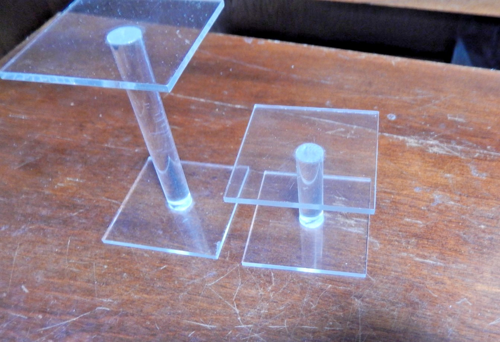 Stands - 18 ACRYLIC - Display Pedestal & Flat