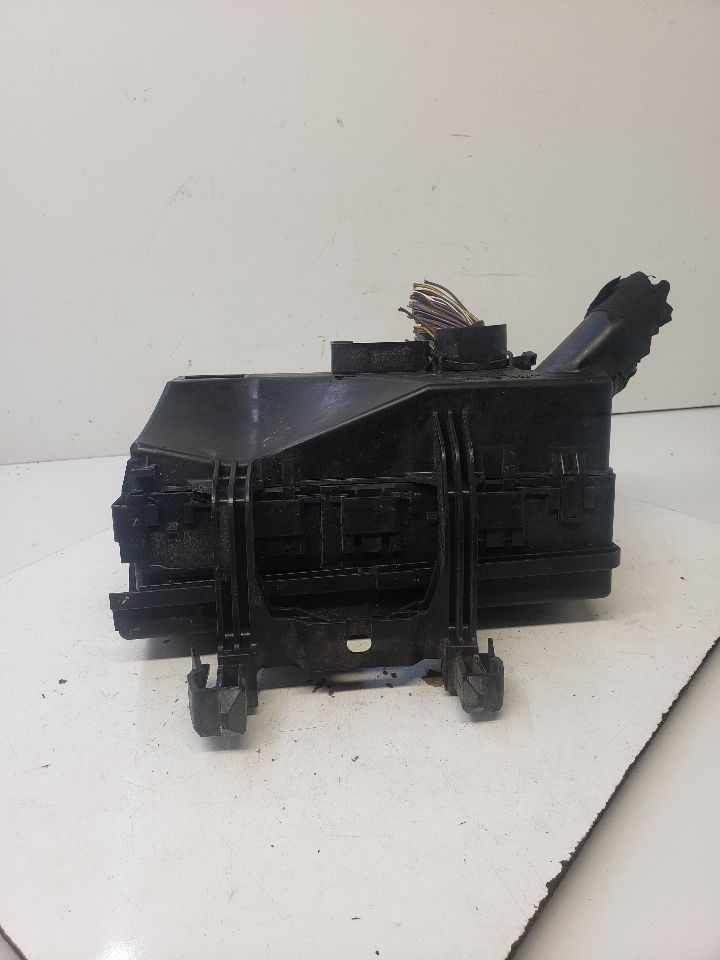 Used Fuse Box Engine fits: 2010 Lincoln Mks  Grade A