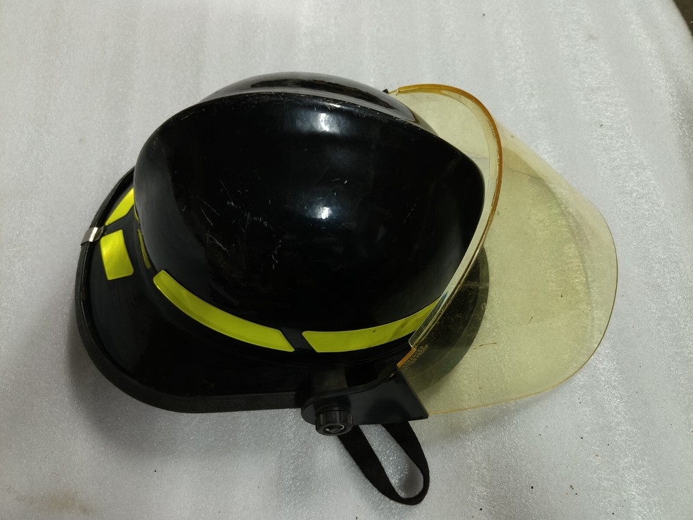 Cairns HELMETS MSA FIRE SERVICE  MODEL C-MOD 182471087