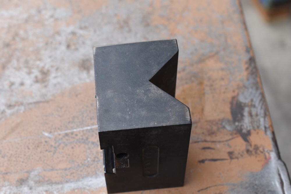 Trivex V shape lathe tool holder
