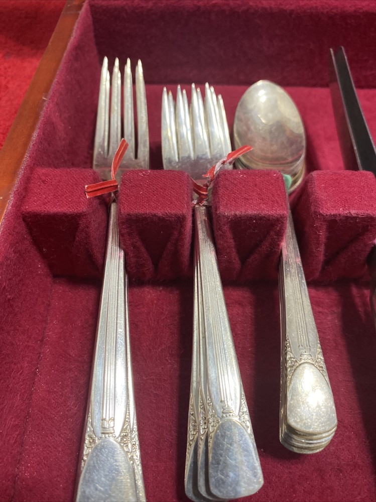 1939 Embassy International Silver Pattern Bouquet Silverplate Flatware Set 24 Pc